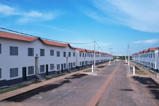 Casas populares no Colinas Douradas, em Várzea Grande