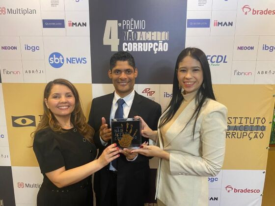 Os auditores Deuzi Cunha, Rodrigo Amorim e Priscila Alves durante a premiação em São Paulo