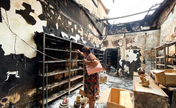 loja religiosa incendiada2.jpg