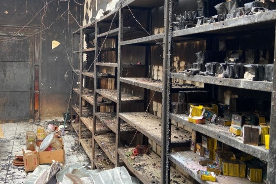 loja religiosa incendiada.jpg