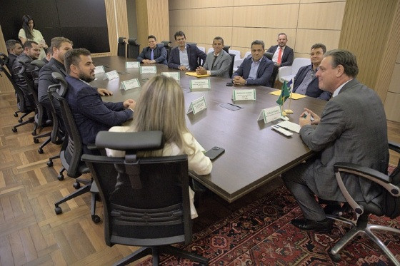 REUNIAO-FAVARO-COM-PREFEITOS-1.jpg