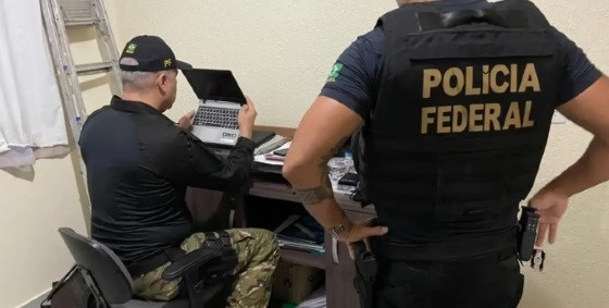 Os policiais cumpriram um mandado de busca e apreensão expedido pelo Núcleo de Inquéritos Policiais de Cuiabá 