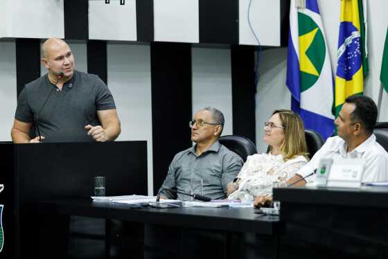 Abílio participou na noite desta segunda-feira de audiência pública na Câmara Municipal