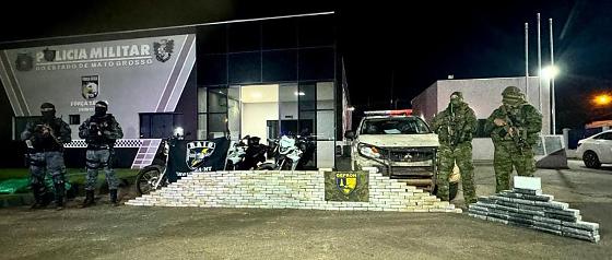 Além do entorpecente, a polícia militar apreendeu um veículo Hyundai Santa Fé utilizado para o transporte da droga