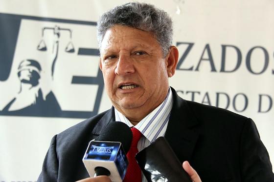 O desembargador Dirceu do Santos, que foi afastado por tempo indeterminado pelo CNJ após operação da Polícia Civil